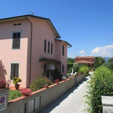 Affittacamere Villa Delia ルッカ エクステリア 写真