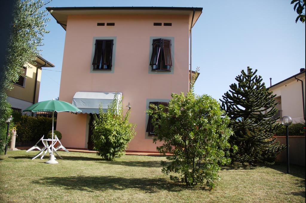 Affittacamere Villa Delia ルッカ エクステリア 写真