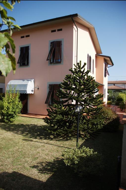 Affittacamere Villa Delia ルッカ エクステリア 写真