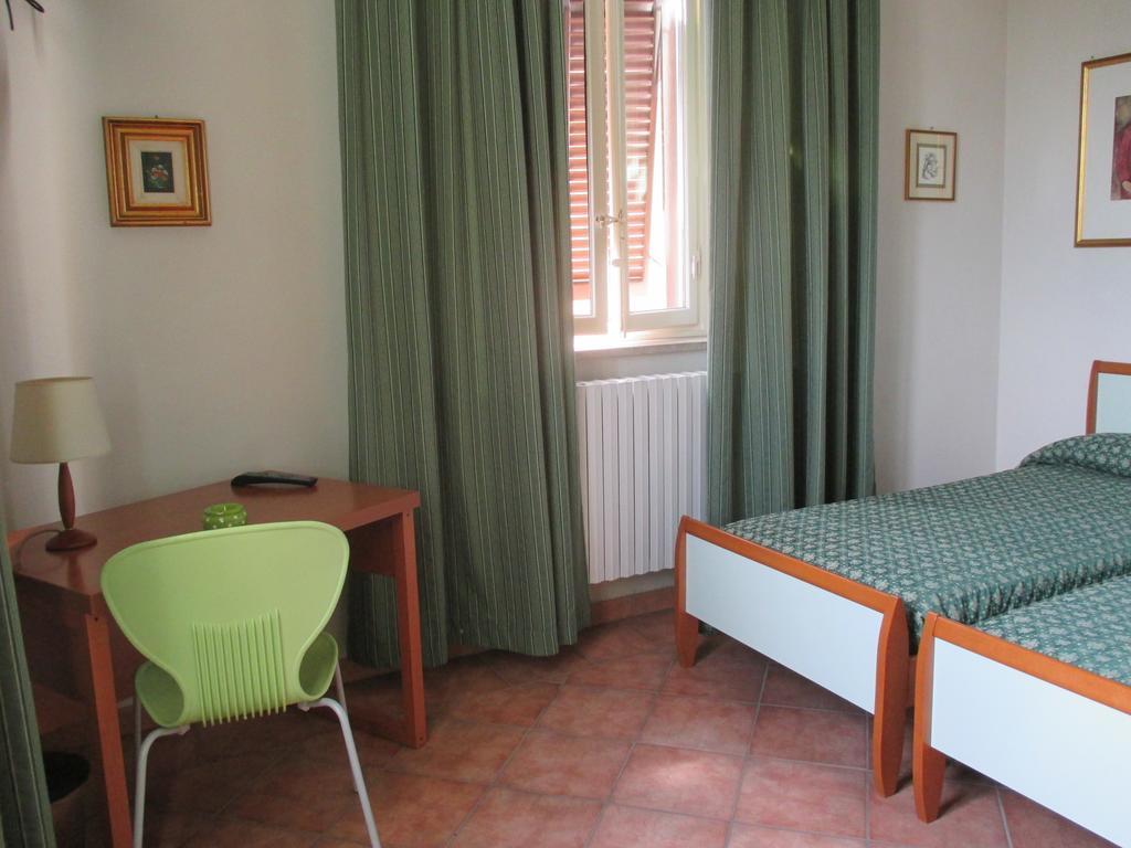 Affittacamere Villa Delia ルッカ エクステリア 写真