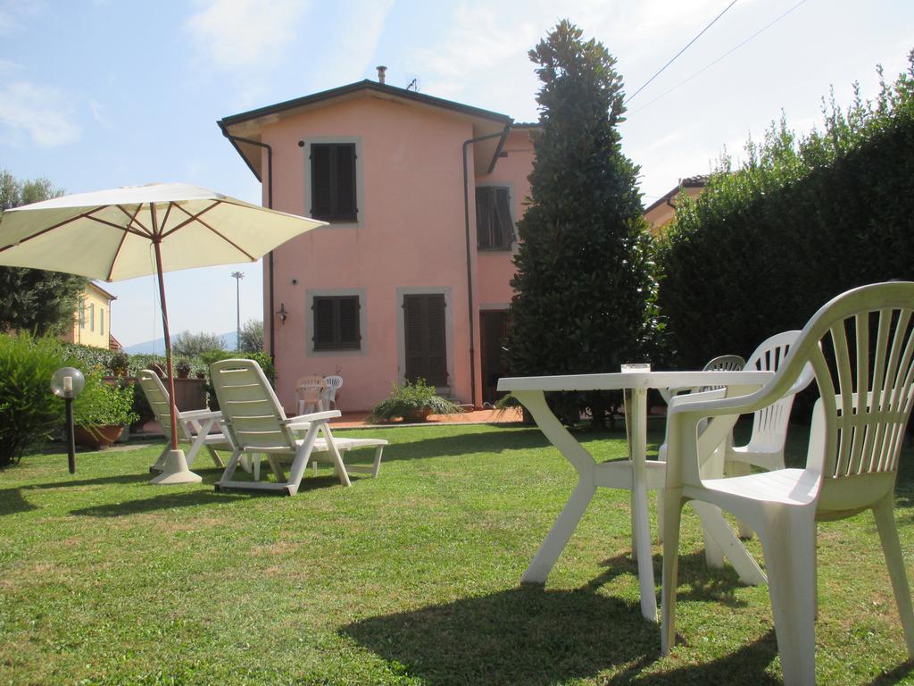 Affittacamere Villa Delia ルッカ エクステリア 写真